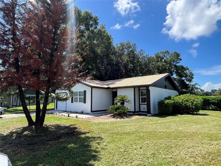 Property Photo: 1240 Windway Circle FL 34744
