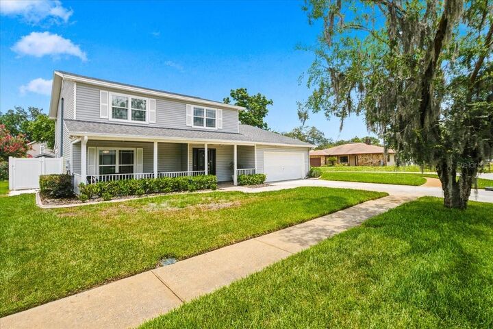 Property Photo:  13101 Burnes Lake Drive  FL 33612 