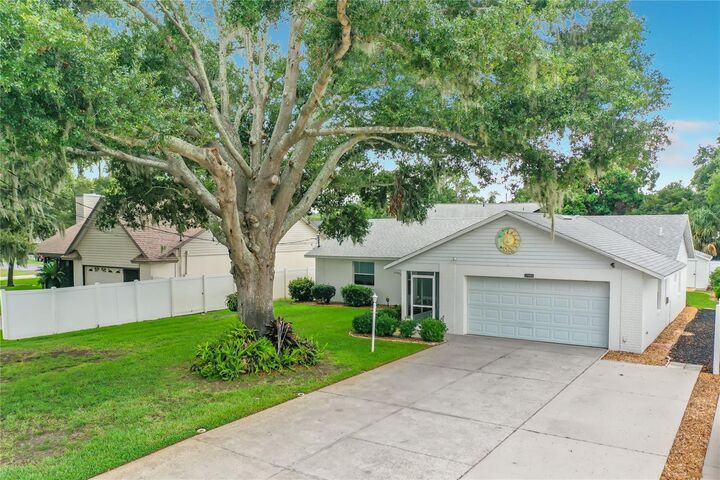 Property Photo: 33909 Linda Lane FL 34788