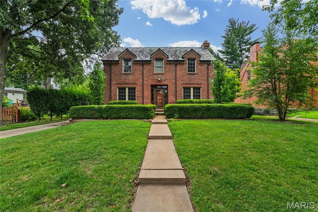 Property Photo: 7400 Warwick Drive MO 63121
