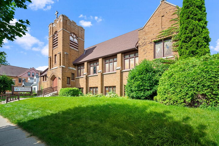 Property Photo: 1527 N Astor St WI 53202