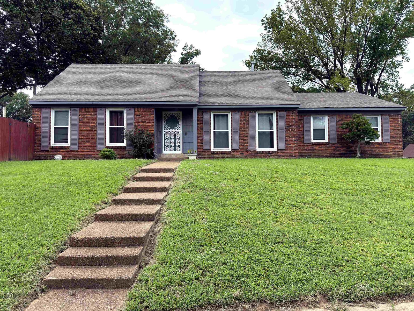 Property Photo:  2003 Hampton Hill Dr  TN 38134 