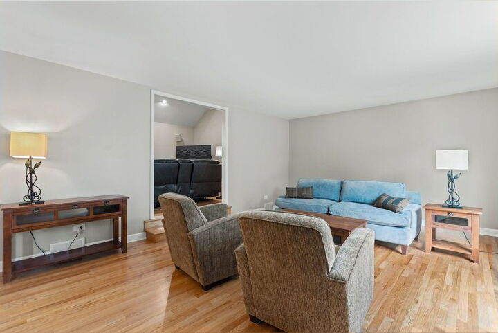 Property Photo:  1023 Creekside Circle  IL 60563 