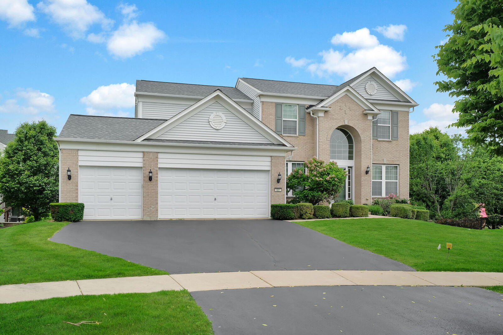 Property Photo:  321 Parker Place  IL 60543 
