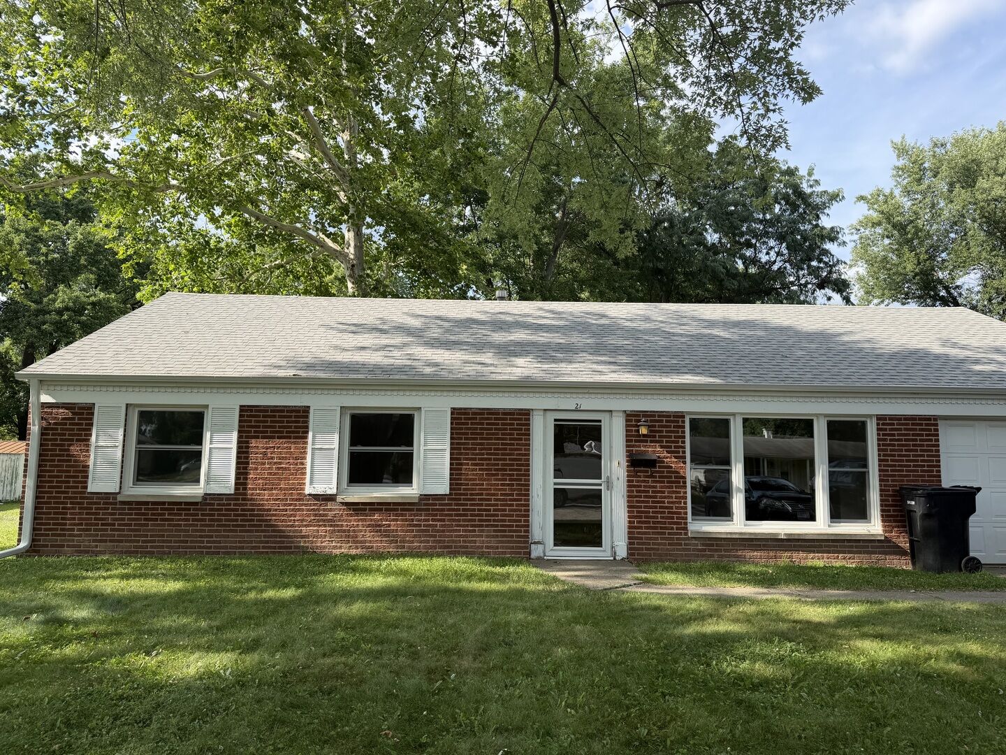 Property Photo:  21 Scarsdale Road  IL 60538 
