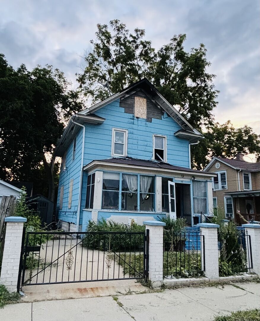 Property Photo:  108 N Union Street  IL 60505 