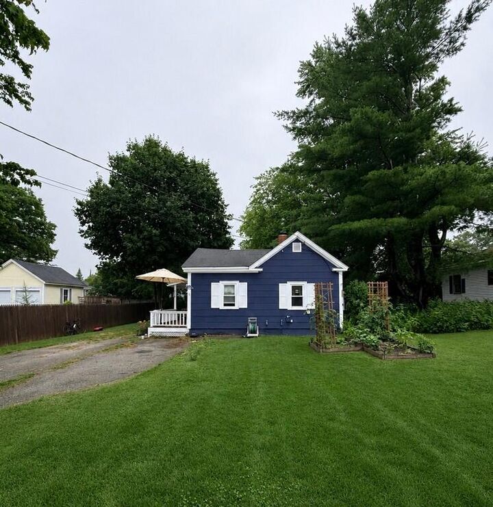 Property Photo:  10 Douglas Street  ME 04252 