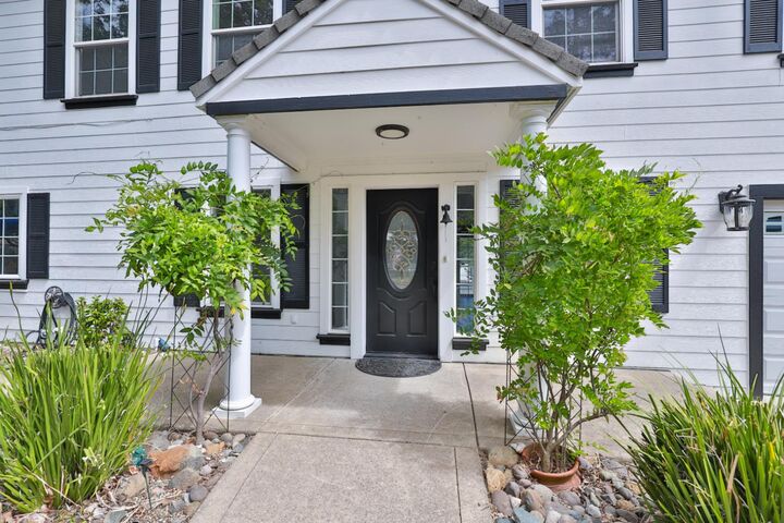 Property Photo: 886 Cottage CA 95667