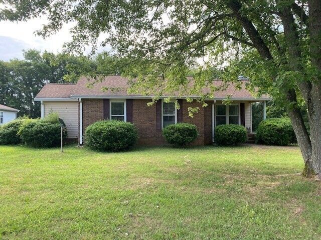 Property Photo: 2075 Stonebrook Dr TN 37128