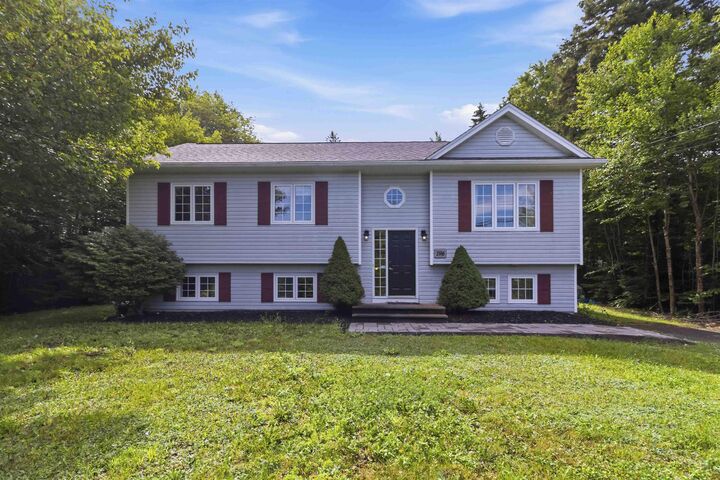 196 St. George Boulevard — photo 1