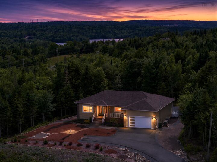 156 Magenta Drive — photo 1