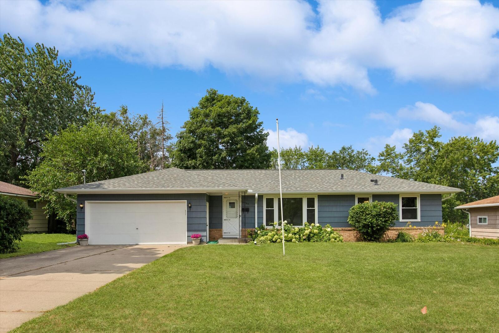 Property Photo: 9908 Humboldt Avenue S MN 55431