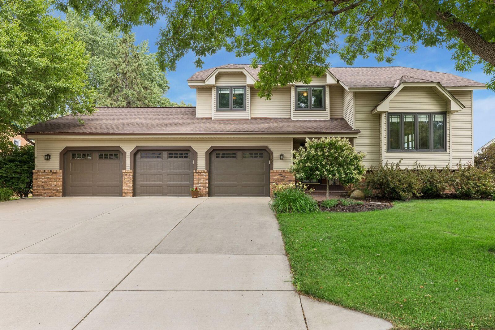 Property Photo:  7100 River Shore Lane N  MN 55316 
