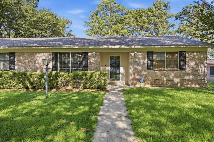 Property Photo: 9401 Garfield Drive LA 71118