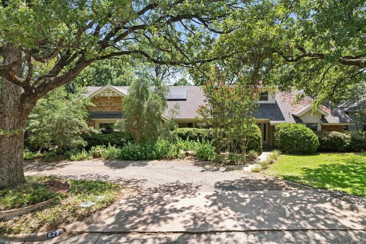 Property Photo:  623 N Bowen Road  TX 76012 
