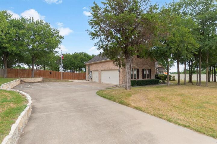 Property Photo:  100 Parker Oaks Lane  TX 76087 