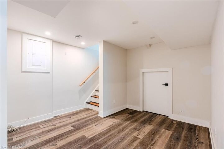 Property Photo:  16 Ronaldshay Avenue  ON L9A 3B1 