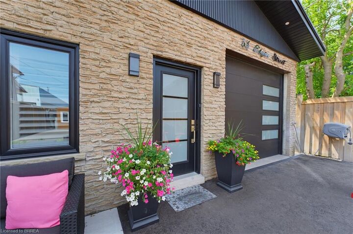 Property Photo:  33 Elgin Street  ON N3R 1E5 