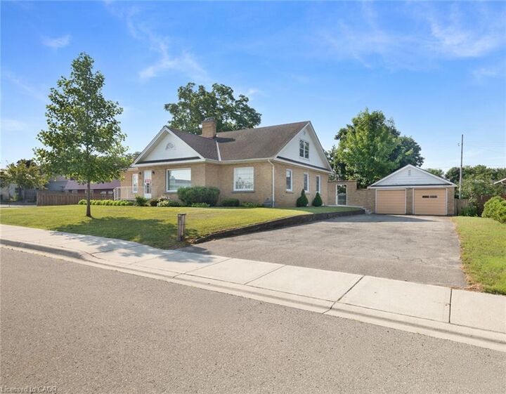 Property Photo:  24 Pine Street  ON N4B 1N6 
