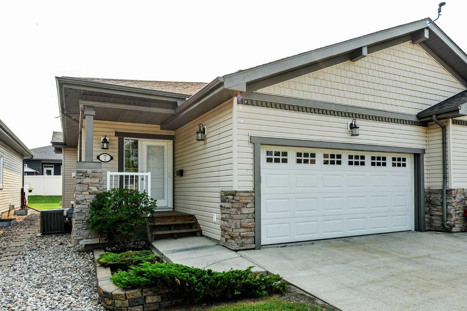 Property Photo: 5021 34 Avenue 7 AB T4V 5G2
