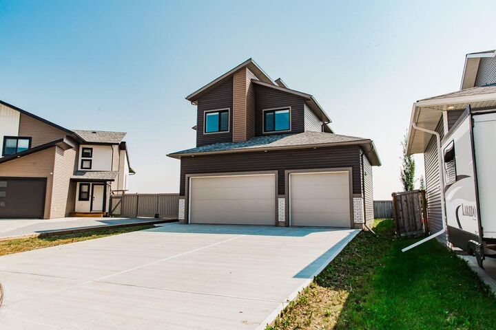 Property Photo:  13521 104A Street  AB T8V 6K9 