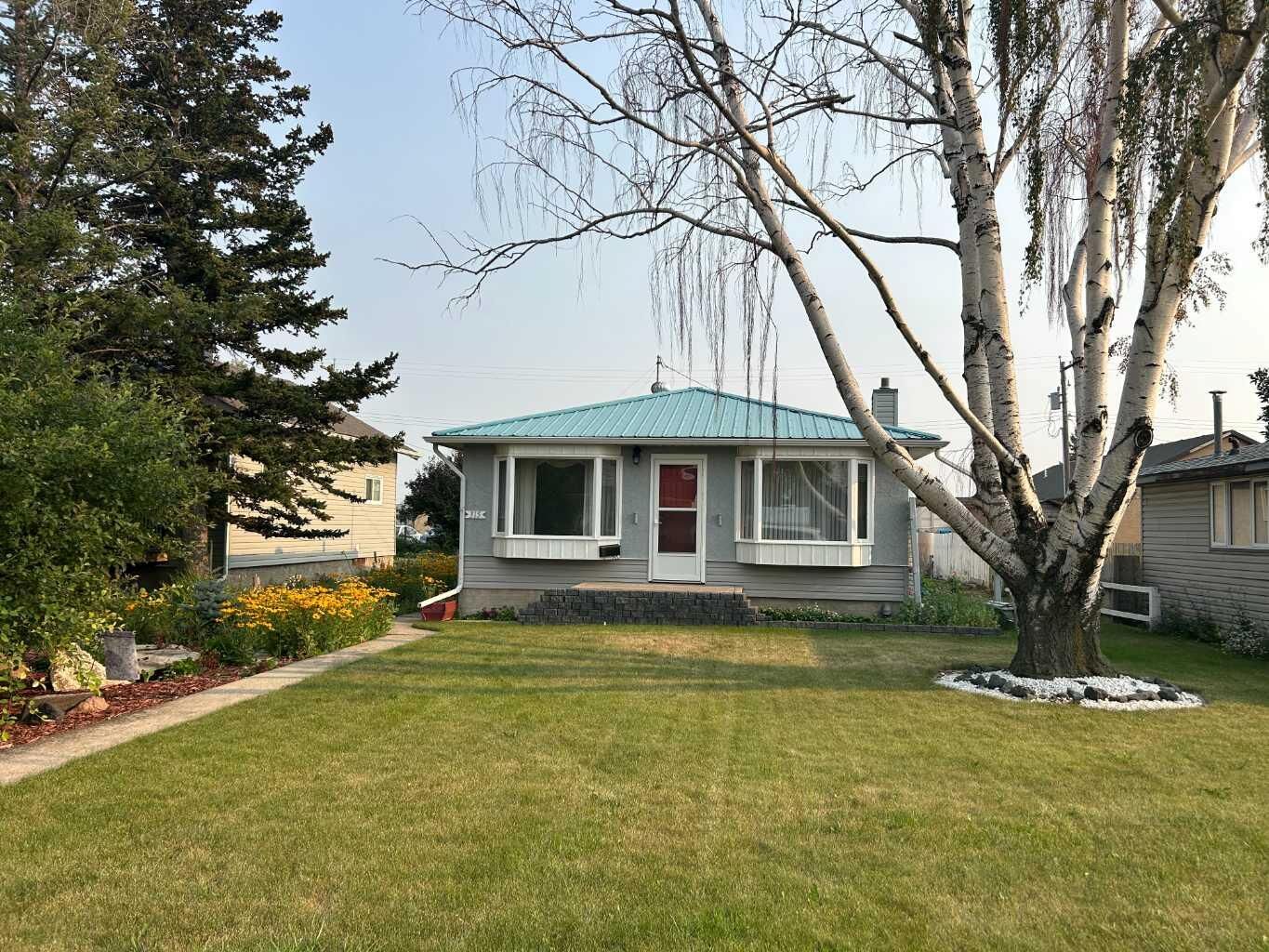 Property Photo:  315 3 Avenue N  AB T0K 2K0 