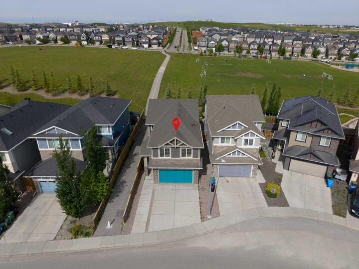 Property Photo: 284 Nolancrest Heights NW AB T3R 0V8