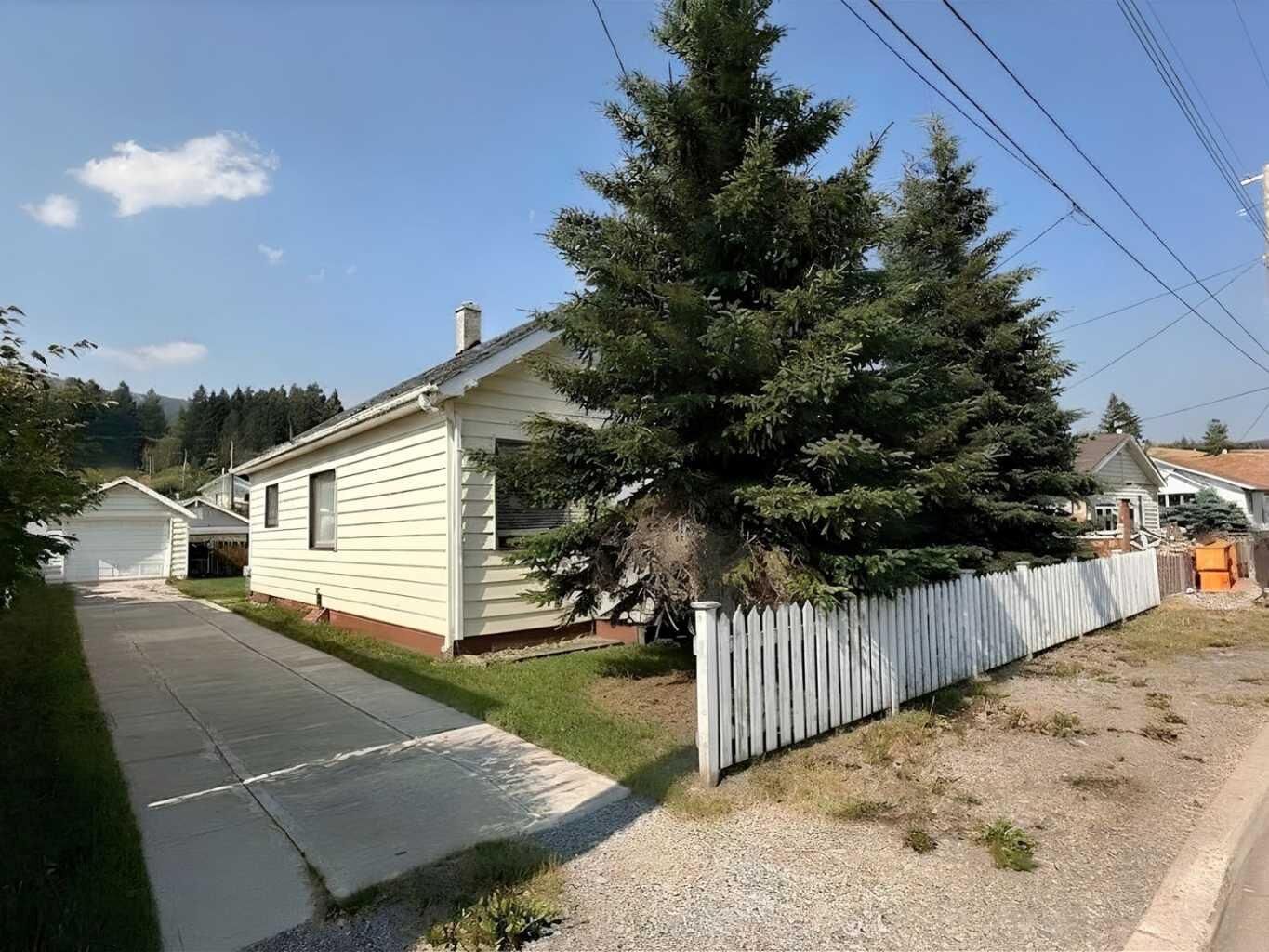 Property Photo: 8017 22 Avenue AB T0K 0M0