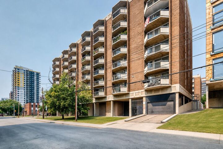 Property Photo: 340 14 Avenue SW 803 AB T2R 0M3