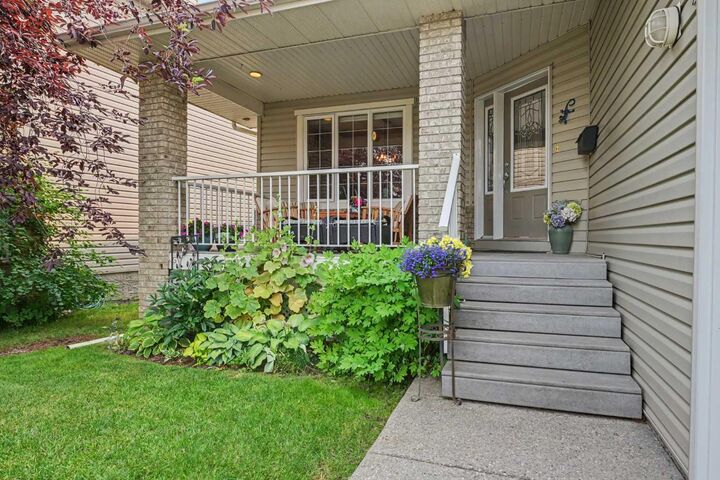 Property Photo: 915 Coopers Drive SW AB T4B 2W3