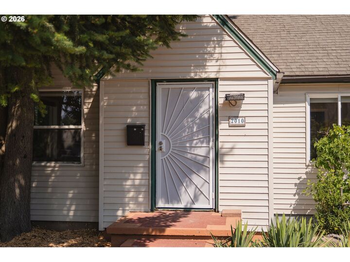 Property Photo: 2010 NE 78th Ave OR 97213