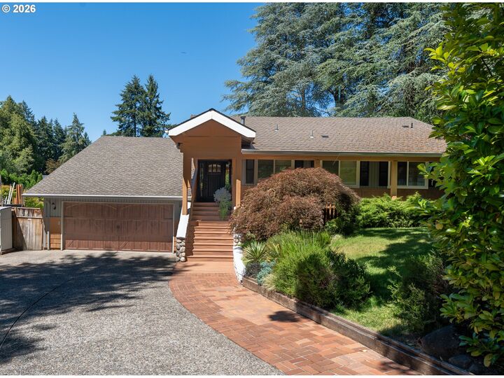 Property Photo:  18040 Royce Way  OR 97034 