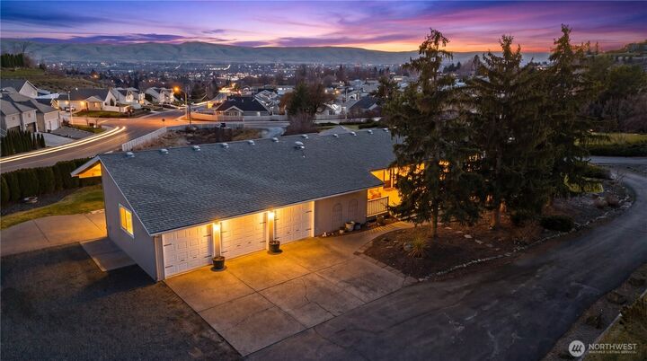 Property Photo:  7407  Englewood Avenue  WA 98908 
