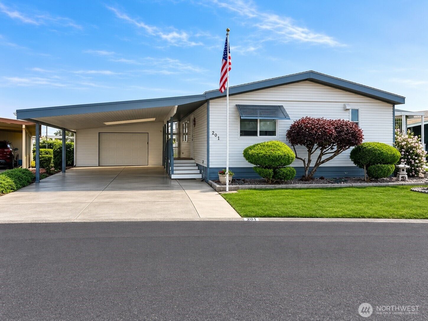 Property Photo:  2240 W Broadway Avenue 201  WA 98837 