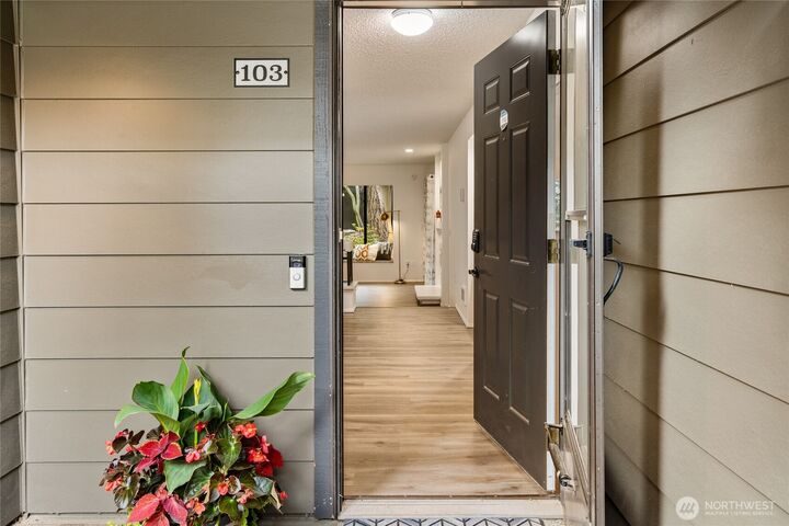 Property Photo: 1819 N 107th Street 103 WA 98133