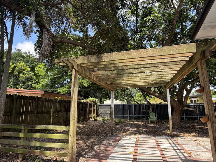 Property Photo: 3611 SW 33rd Avenue FL 33023