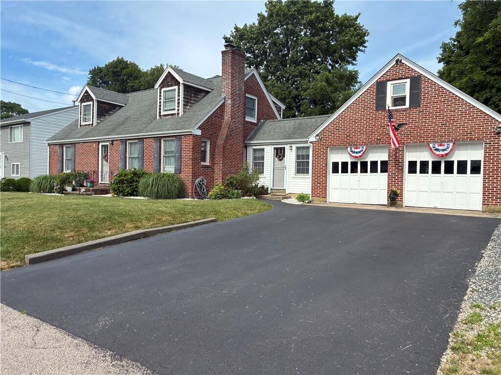 Property Photo:  10 Isabelle Drive  RI 02882 