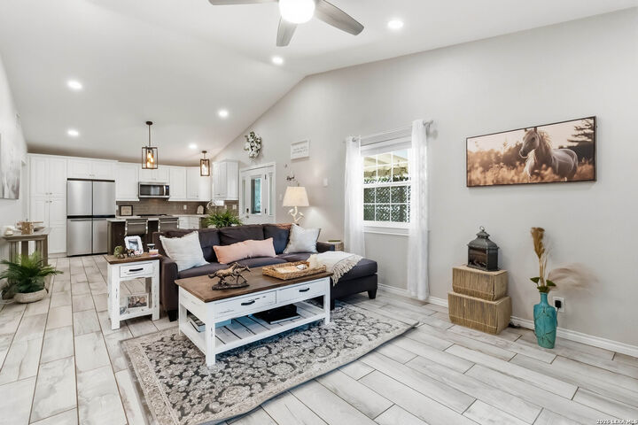 Property Photo:  13654 Princes Knls  TX 78231 