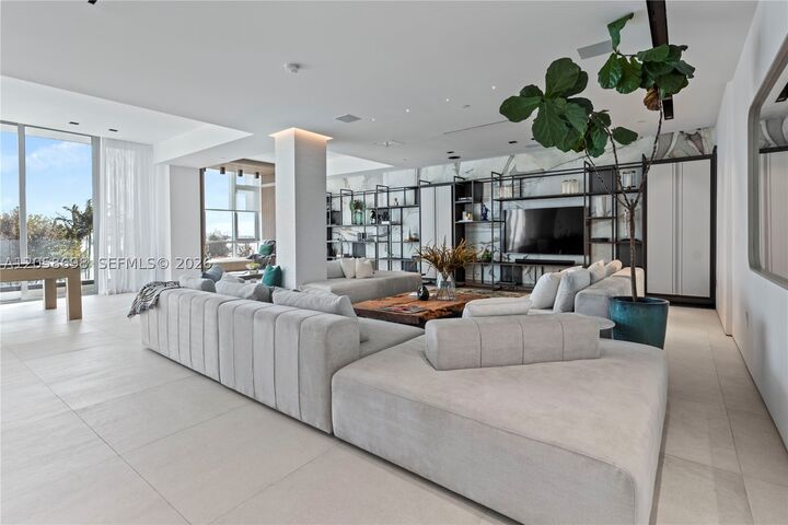 Property Photo: 650 NE 32nd St Bh2 FL 33137