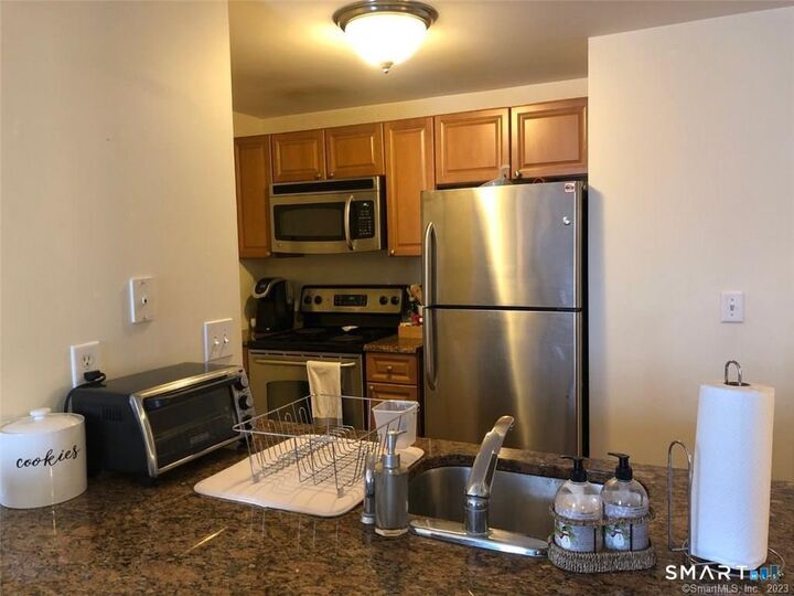 Property Photo:  300 Broad Street 303  CT 06902 