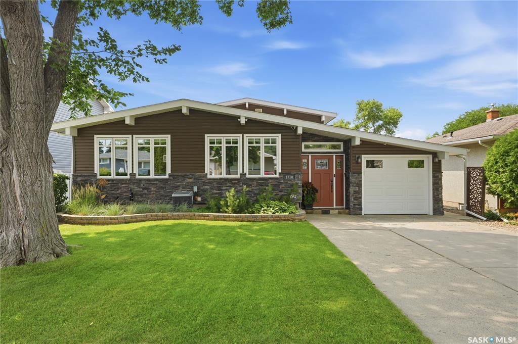 Property Photo:  1710 Cameron Avenue  SK S7H 3N3 