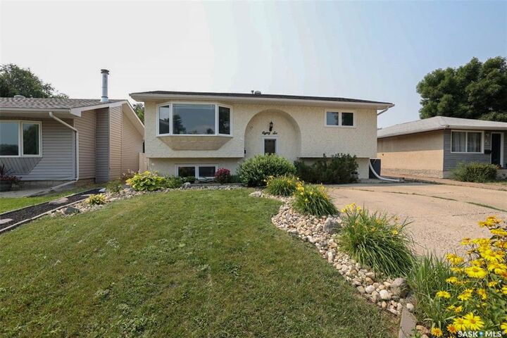 86 Straub Crescent — photo 1