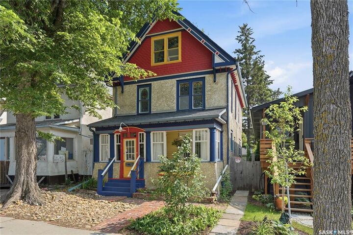 Property Photo: 518 10th Street E SK S7N 0E2