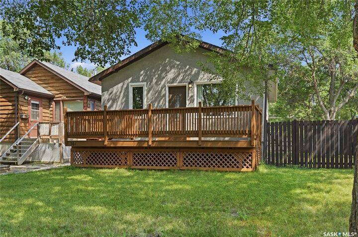 Property Photo:  747 Argyle Street  SK S4T 3P7 
