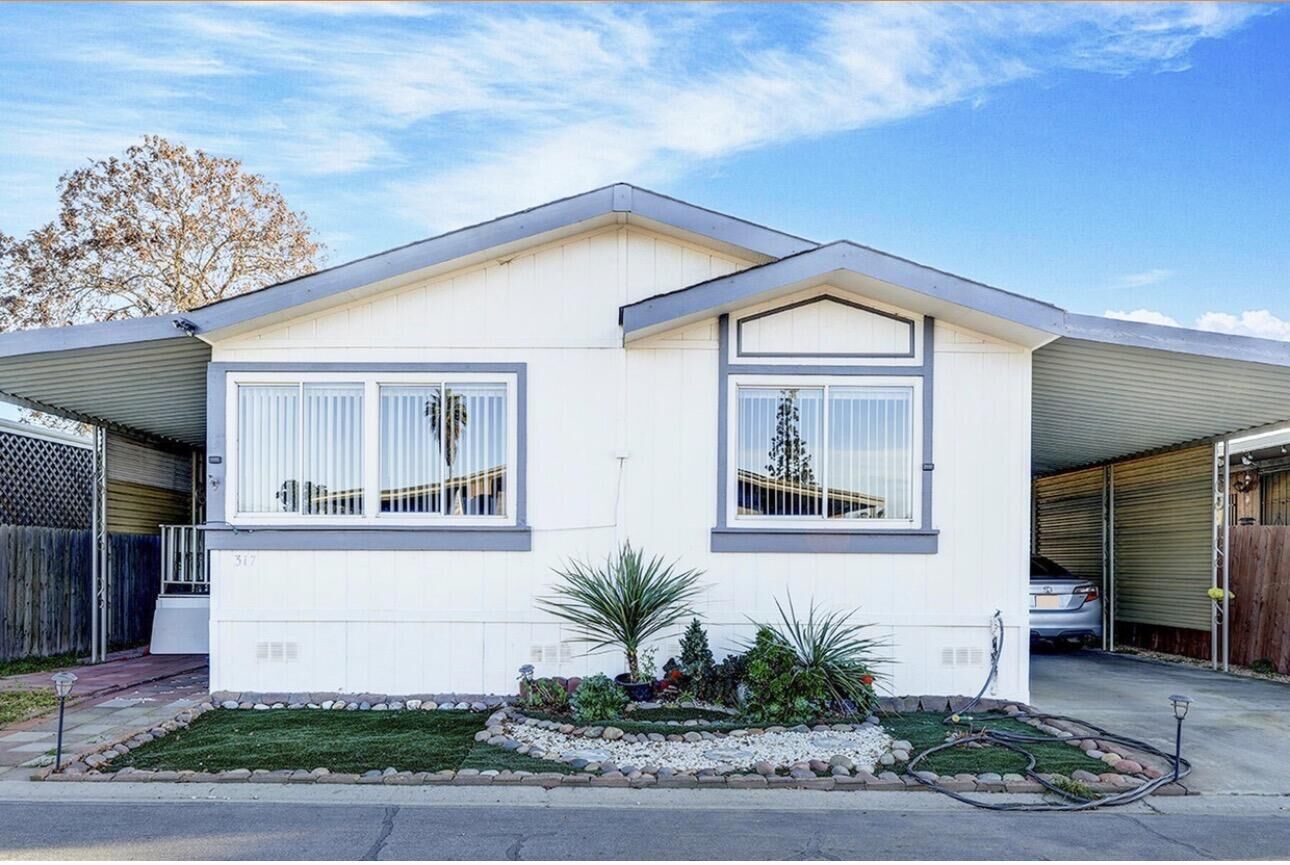 Property Photo: 5505 W Tulare Avenue 317 CA 93277