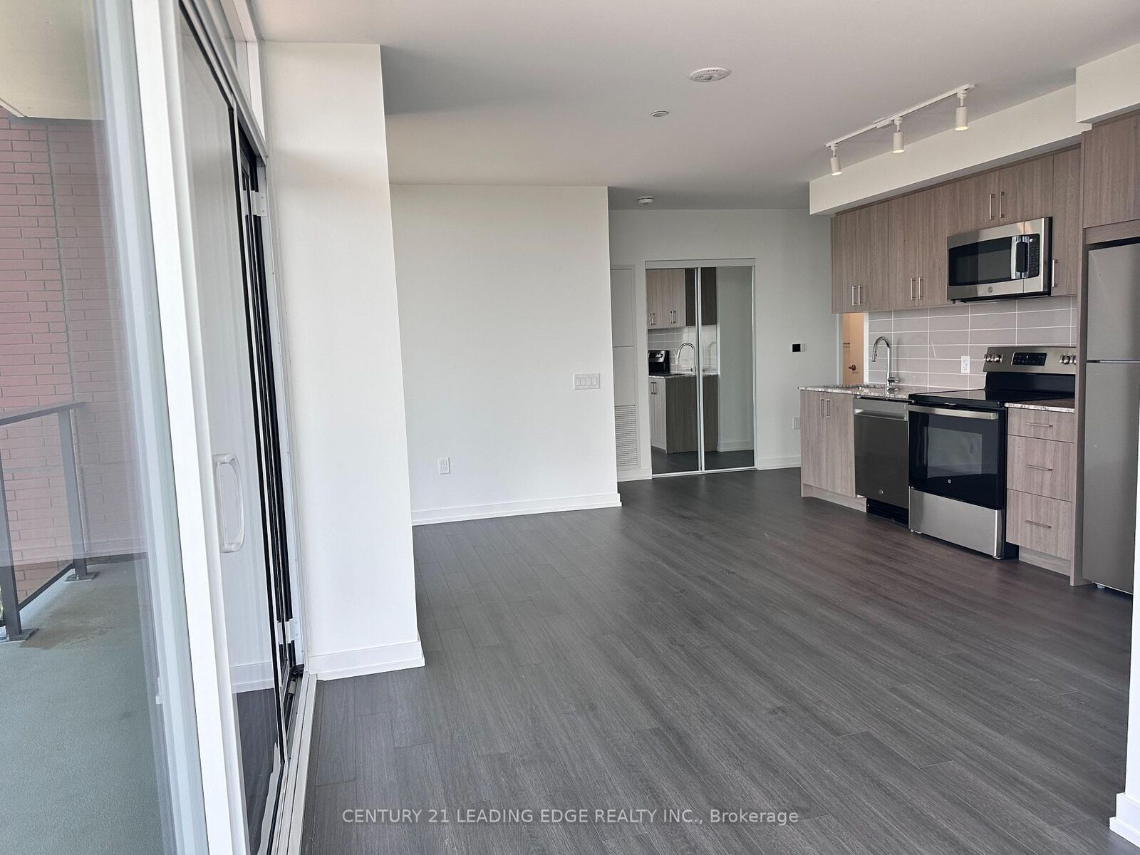Property Photo:  4010 Eglinton Avenue W 810  ON M9A 0G5 