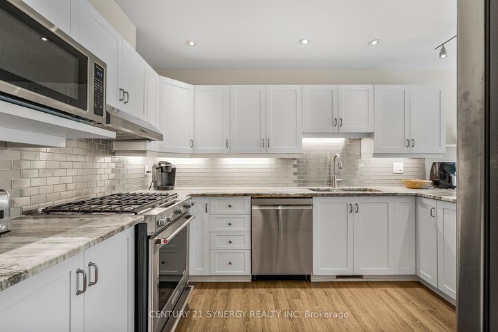 Property Photo: 32 Innesbrook Court 16 ON K2S 1C7