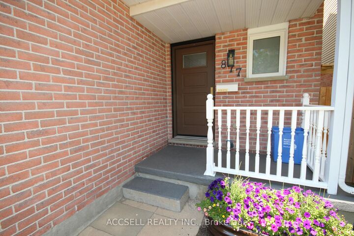 Property Photo: 877 Shelborne Street ON N5Z 5A7