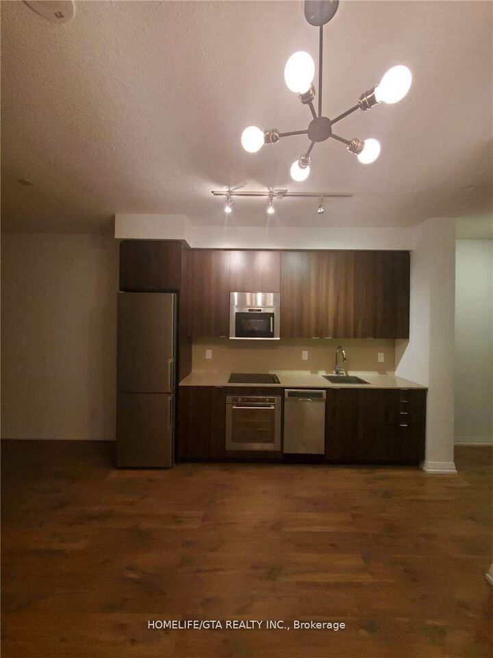 Property Photo:  101 Erskine Avenue 605  ON M4P 1Y5 
