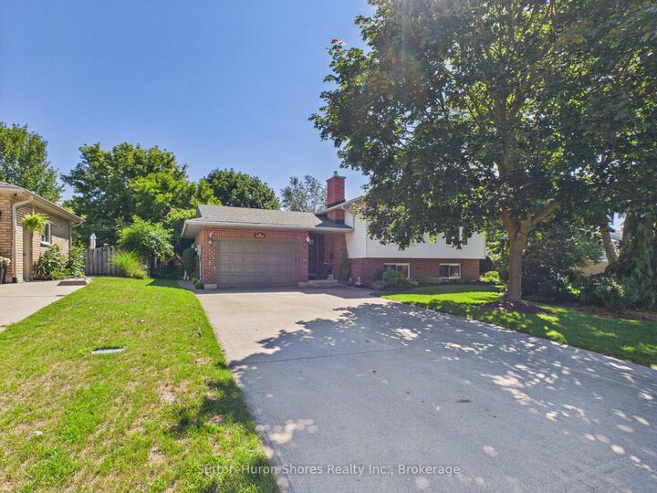 Property Photo:  762 Bradford Street  ON N0H 2C4 